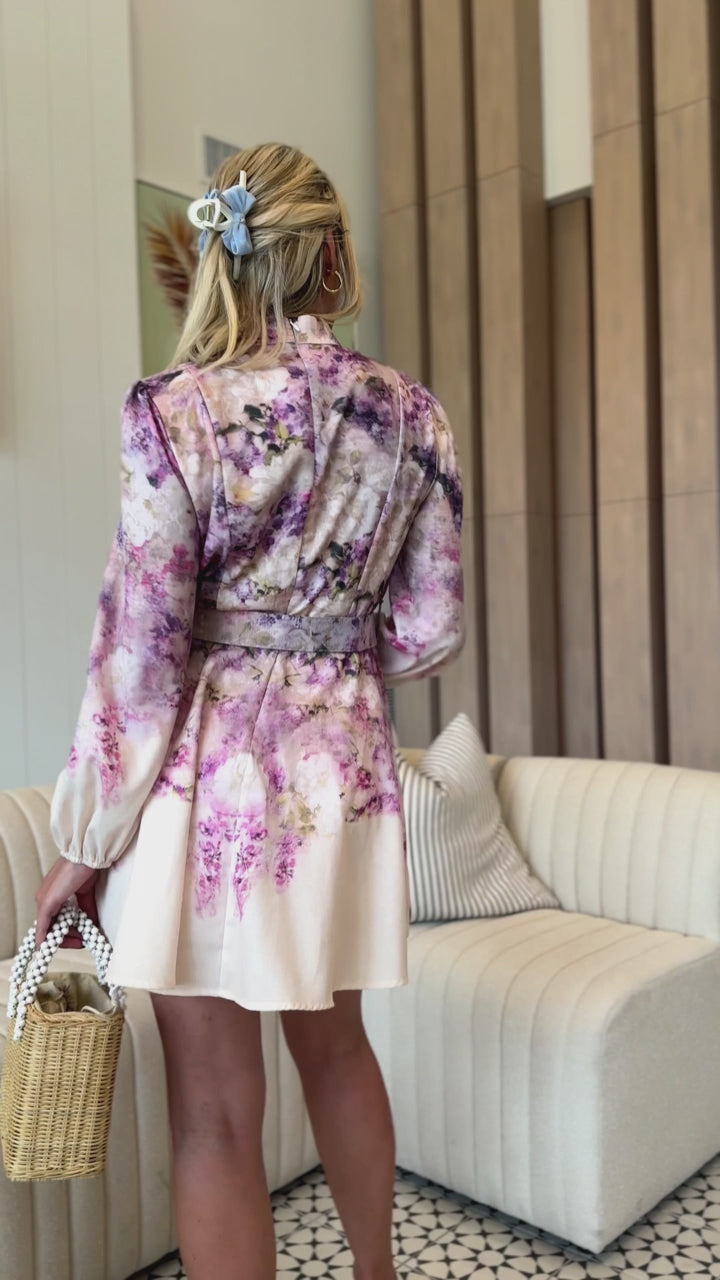 Long sleeve spring dress with gathered waist and rattan buckle belt.